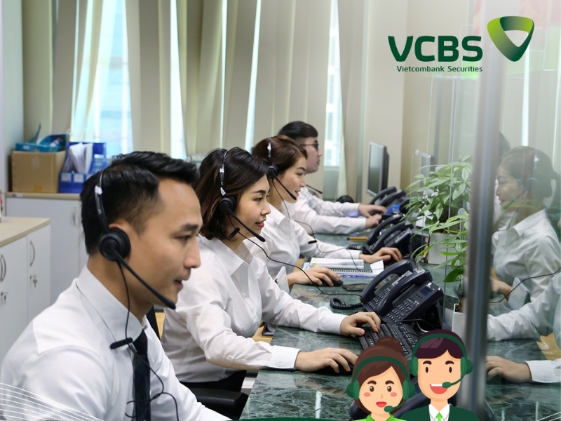 Đội ngũ tư vấn viên hướng dẫn cách mở tài khoản chứng khoán Vietcombank